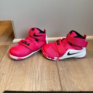Nike Kids 6C LeBron Sneakers
